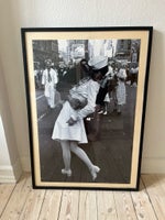 Plakat fotografi, motiv: Kissing the war goodbye, b: 70 h:
