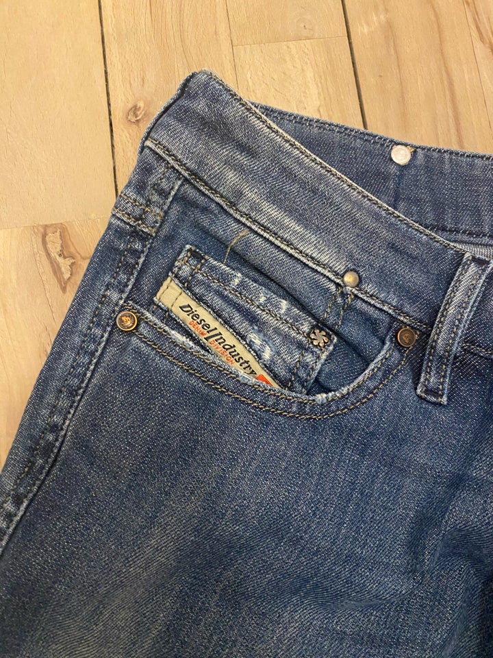 Jeans, Diesel, str. 29