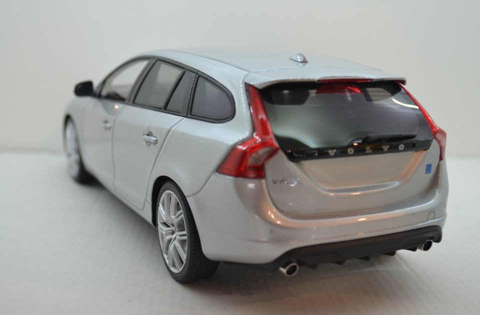 Modelbil, DNA Volvo V60, skala 1:18