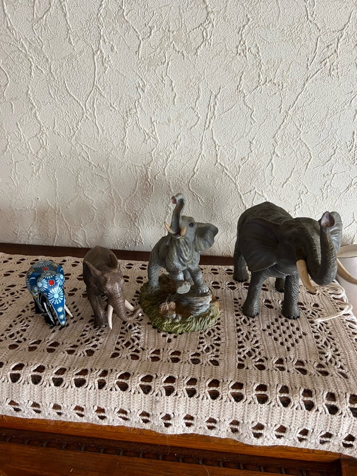 4 elefant figurer