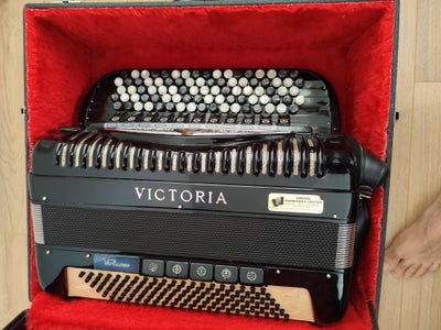 Accordeon, Victoria Virtuoso, Sælger mit fine accordeon. Købt brugt hos Odense Harmonika Center for 