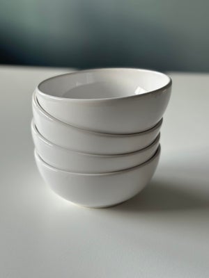 Porcelæn, Skål, IKEA, Sælger 4 hvide skåle fra IKEA med diameter 15 cm.

Kan afhentes på Østerbro el