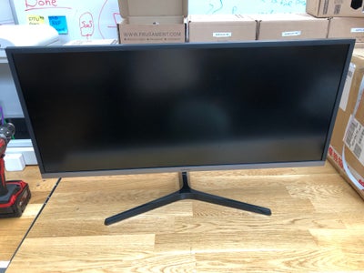 Samsung, LS34J550WQUXEN, 34 tommer, Perfekt, Samsung LS34J550WQUXEN 34" Ultra-Wide Skærm

Sælger min