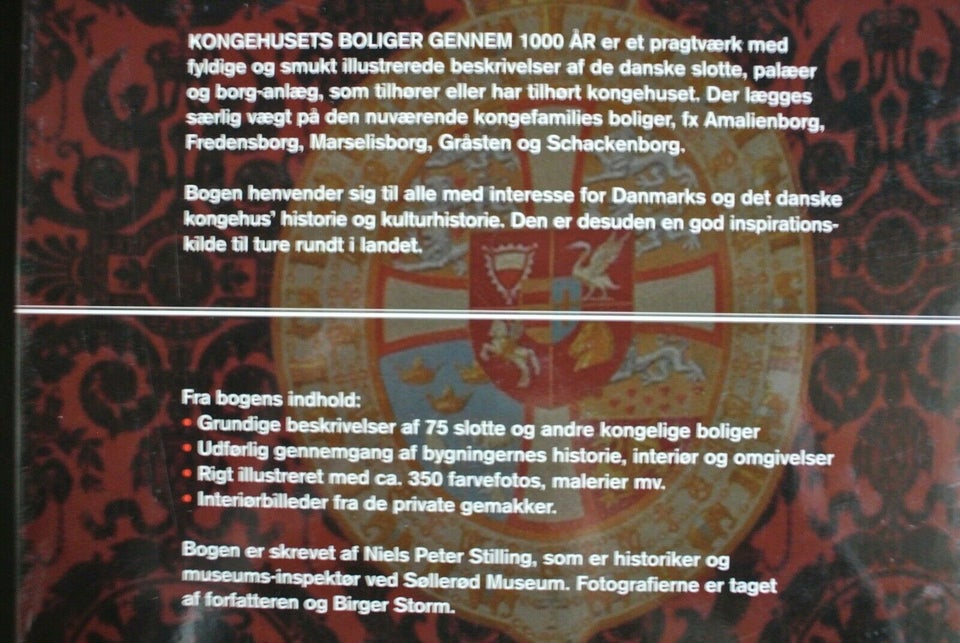 politikens bog om kongehusets boliger gennem 1000 , Af niels