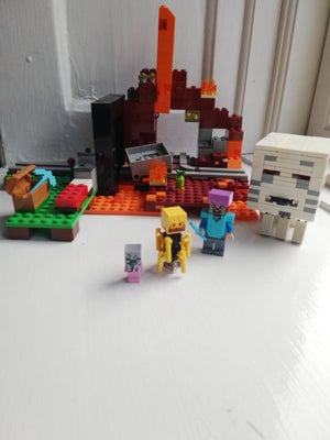 Lego Minecraft, 21143, Stort Minecraft Lego sæt med 3 minifigurer og en stor figur der kan skyde ild