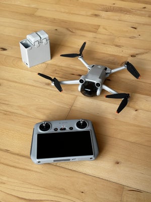 Drone, DJI mini 3 Pro, DJI Mini 3 Pro inkl. DJI RC-N1 + Fly more combo

Sælger min fine drone som ik