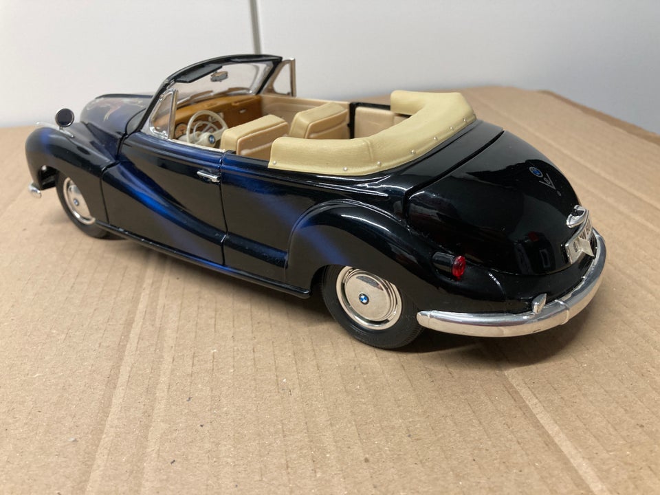 Modelbil, BMW 502 1955 1/18, skala 1:18