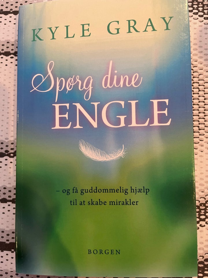 Spørg dine Engle, Kyle Gray, Bogsamling