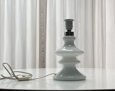 Lampe, Holmegaard, Holmegaard bordlampe i opal, model Mary fra 1978
