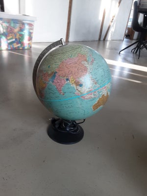 Globus med lys, Hejsa sælge denne super fine Globus med lys den er delvis i plastik og metal og en r