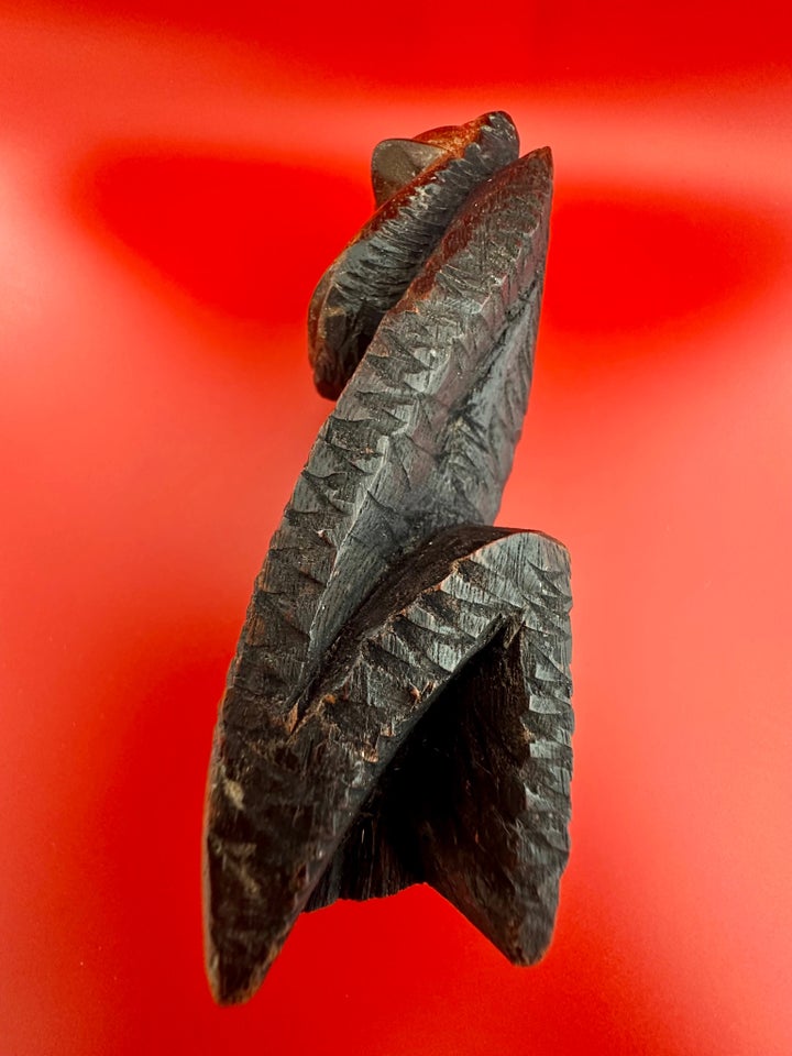 Antik håndskåret abefigur på knæ, Hård tropisk træ, 100 år