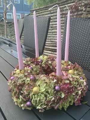 Adventskrans af hortensia, Adventskrans af tørrede hortensia. Hvis man passer på den kan sen bruges 