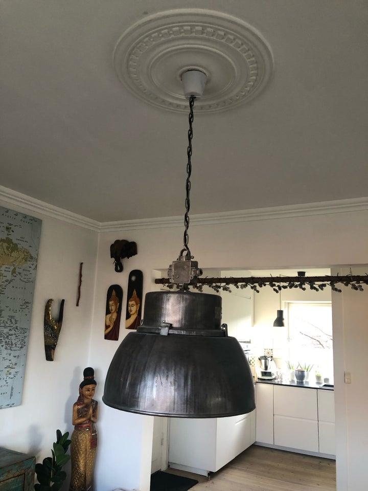 Anden loftslampe, Polsk fabrikslampe