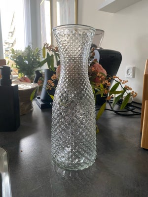 Glas, Vand karaffel, Sælger 10 stk. af denne á 10 kr. stykket
Er brugt 1 gang til bryllup 