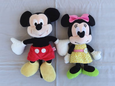 Mickey og Minnie Mouse, Disney, Bamser i flot stand.

Mickey måler ca. 36 cm fra top til tåspids.

M
