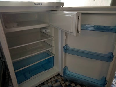 Køle/fryseskab, Wasco, 108 liter, Brugt køleskab med integreret frostsektion. Lille skade ved åbning
