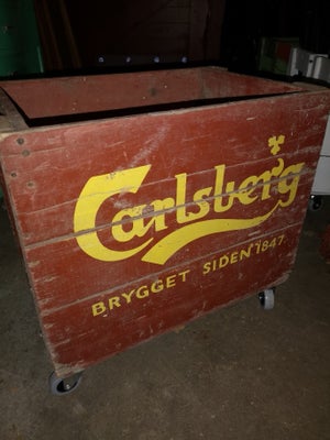 Carlsberg ølkasse med hjul, Gammel retro Carlsberg ølkasse med hjul.

Brugt til opbevaring af legetø