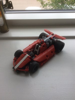 Lego Technic, ADVENDTS GAVE LEGO 42011. RACERBIL V12 MOTOR, STOR FLOT LEGO RACERBIL DER FARER AFSTED