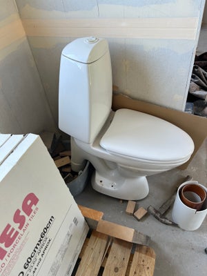 Toilet, Ifö, Midlertidigt toilet til ombygning. Vi har aldrig haft det korrekt monteret, vi skyllede