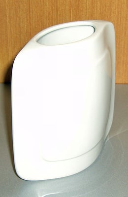 Porcelæn, Vase, Bing & Grøndahl / B&G, Hvid vase fra B & G.

Højde: 13,5 cm.
Bredde: 14,5 cm.
"Tykke