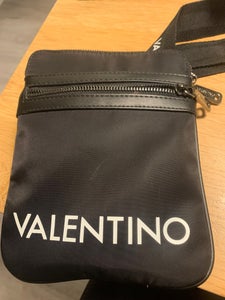 Pose, ,Valentino –  – Køb og Salg af Nyt og Brugt