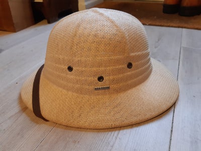 Hat, Stetson, let og luftig tropehjelm (sommerhat) af naturfarvet strå.
Hatten kan indstilles fra st