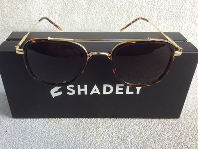 Solbriller dame, SHADELY “ BOSSY”, Super flotte kvalitets-solbriller
Velsiddende,
Klassisk design
UV
