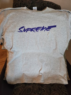 T-shirt, Supreme, str. L,  Grå,  Bomuld,  Næsten som ny, Supreme x Futura tee

Brugt et par gange