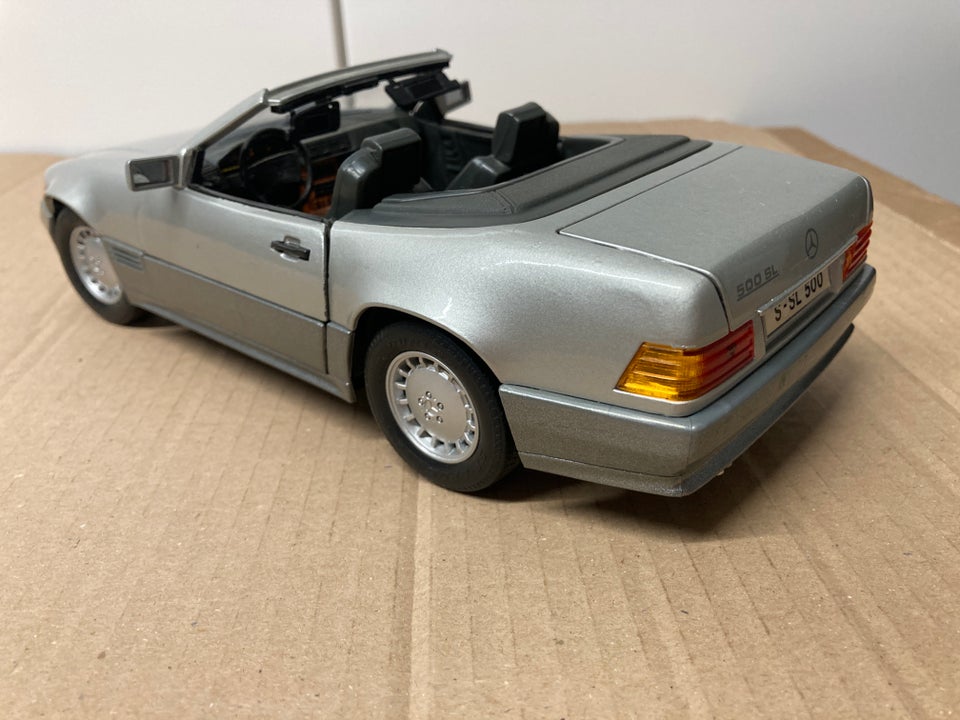 Modelbil, Mercedes 500 SL SL500 1989 1/18, skala 1:18