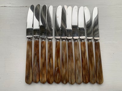 Bestik, 11 knive, Raadvad Stanless Denmark, 11 gamle knive med hornskaft og rustfrit knivsblad
fra R