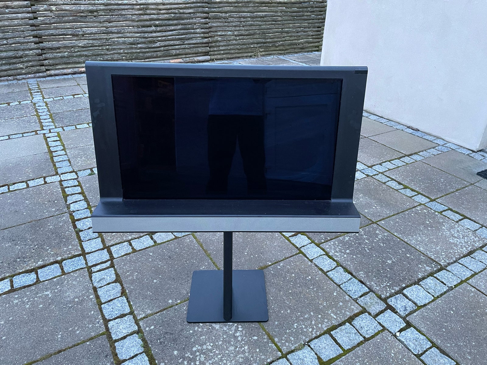 LCD, Bang & Olufsen, BeoVision 8