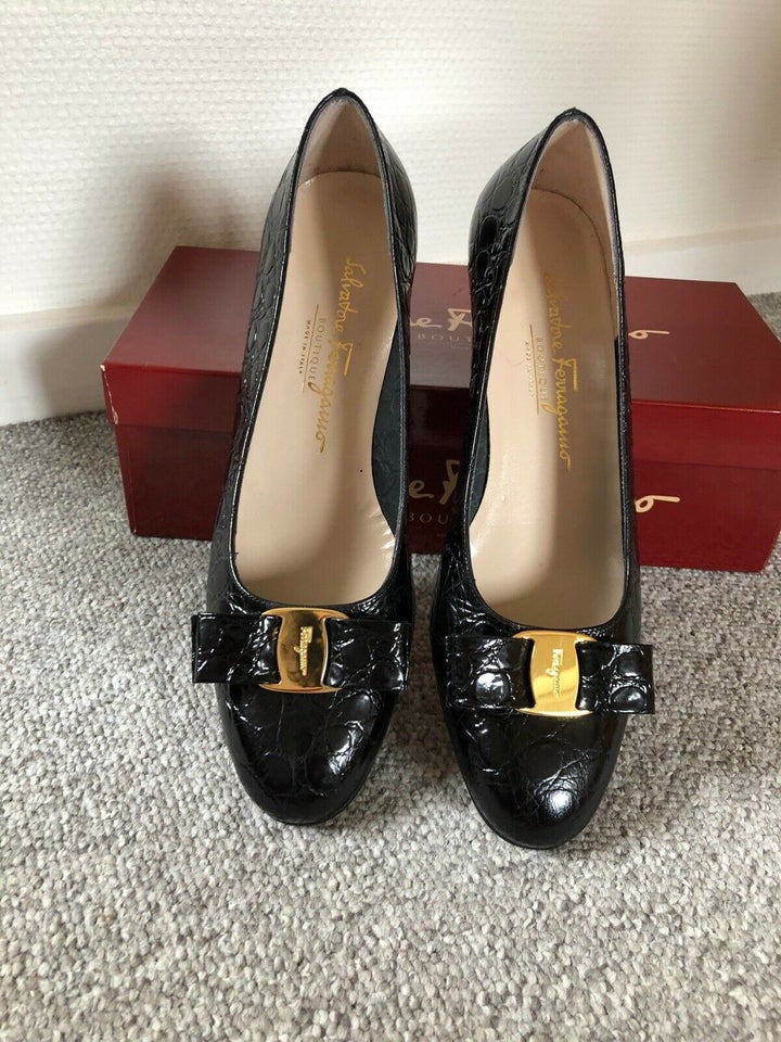 Pumps, str. 39, Salvatore Ferragamo