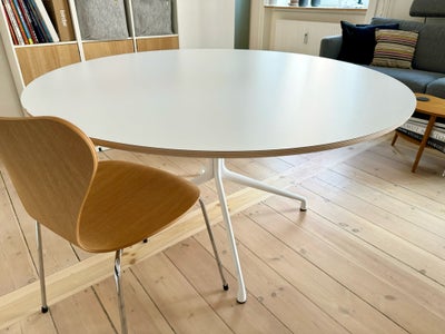 Spisebord, HAY, b: 128 l: 128, Spisebordet AAT 20 fra HAY er et rundt bord med hvid bordplade og hvi