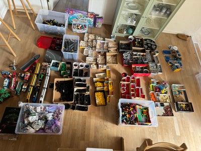 Lego blandet, 8 kasser blandet LEGO

- Kasse med poser opdelt efter sæt (de fleste poser skal supple