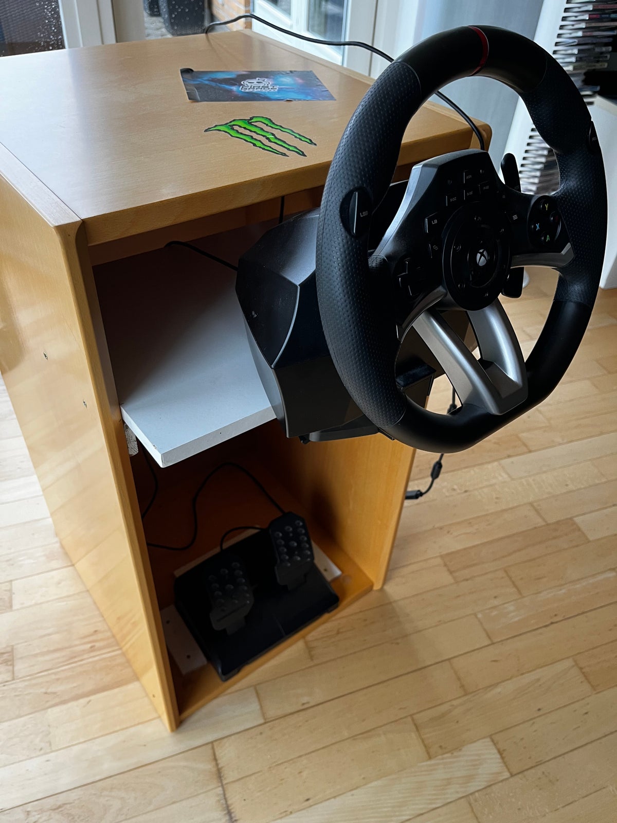 Xbox, Hori Racing Wheel Overdrive, God