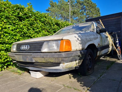 Audi 100, 2,2 E, Benzin, 1985, km 780000, 4-dørs, Her sminkes ingen lig - for jeg har ingen lig... M