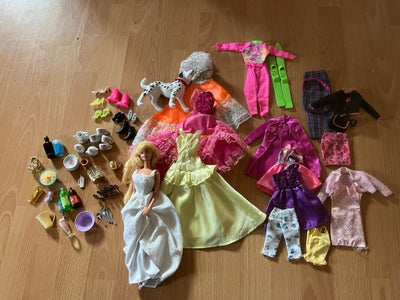 Barbie, Barbiedukke m. Tøj og tilbehør, Barbiedukke med flere sæt tøj, sko, tilbehør og en hund.

De