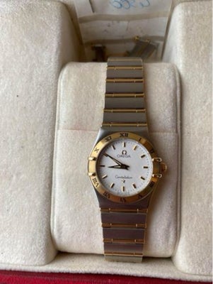 Dameur, Omega, Omega Constellation Quartz

Omega dame ur. brugt som nyt. Med original æske og papir.