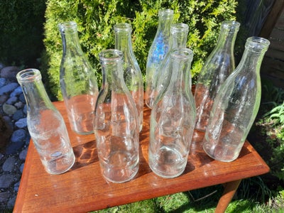 Mælkeflasker, Gamle smukke danske mælkeflasker. 
1 på en halv liter, resten på 1 liter. 

Rene og pæ