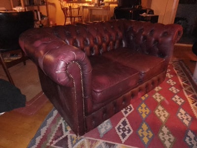 Sofa, 2 pers. , Chesterfield, sælges billigt, da jeg ikke længere har plads til den. Mål: L:155 cm.,