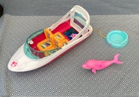 Barbie, Der er Barbie dukker ,båd og en delfin
