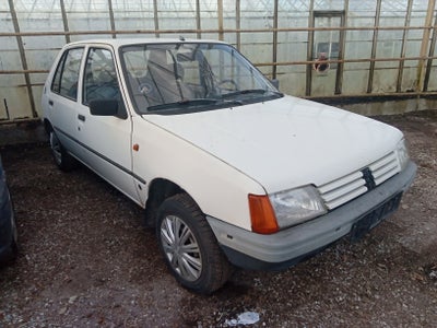 Peugeot 205, 1,4 GR, Benzin, 1988, km 113000, hvid, nysynet, 5-dørs, OTTE ÅR til næste syn => 12-11-