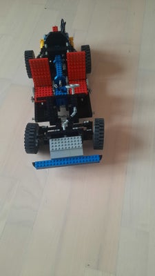 Lego Cars, 8860, Legobil technic fra 1982 har været samlet og leget med i 3 år, derefter har den lag