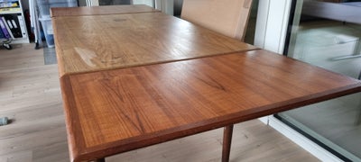 Spisebord, teaktræ, b: 88 l: 230, Dansk produceret Antik teaktræ bord med 2 pladers udtræk 133×88 u.