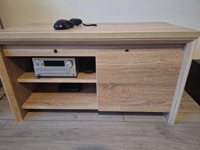 Tv bord, Haslund 1 låge Eg, egetræ, b: 38 l: 85 h: 49, TV bord fra Jysk.
Model Haslund 1 låge Eg.
Ik