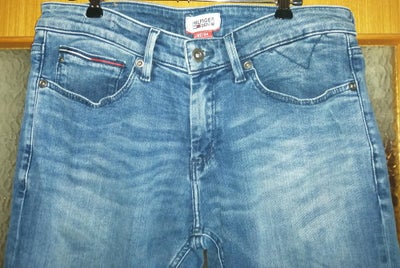 Jeans, TOMMY HILFIGER SLIM SCANTON BRUGT FÅ GANGE, str. 32, STONE WASH MED FLOTTE VASKE DETALJER, 94