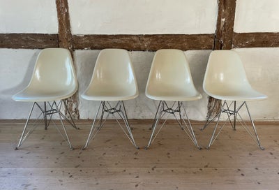 Eames, DSR, Sæt af 4 stk originale Eames creme hvide glasfiber stole med vintage Eiffel stel sælges 