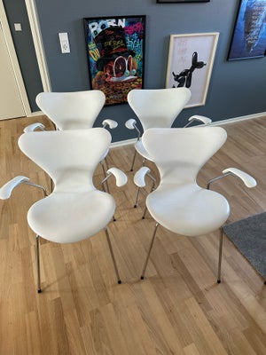 Arne Jacobsen, stol, 7’er stole med hvidt læder, Fire stk Syverstole i hvidt læder og armlæn. 
Står 