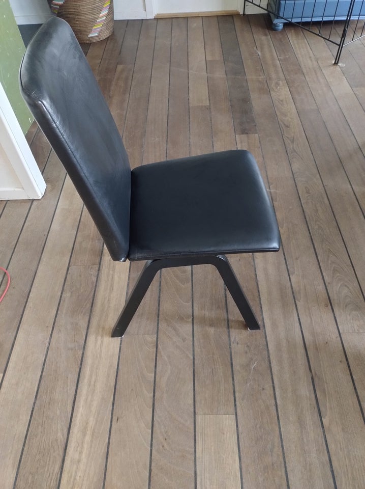 Anden arkitekt, Stressless M D200 Laurel low, Spisebord