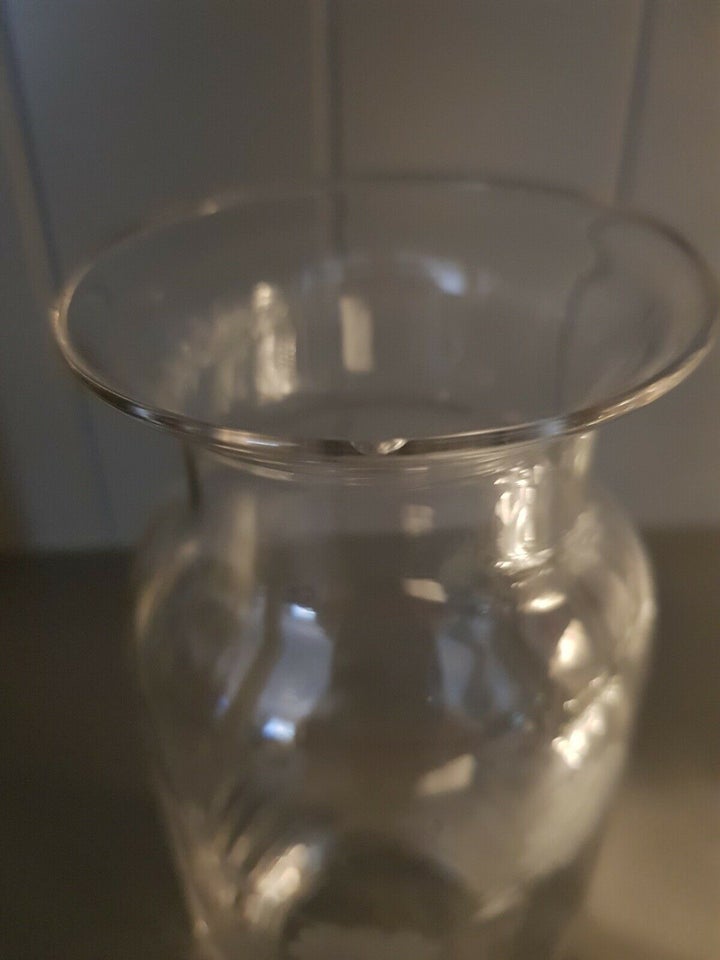 Glas, Lille klar vase med facet blomster ø: 7 cm h: 17 c
